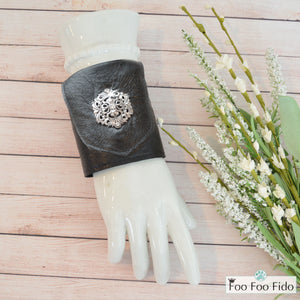 Wrist Wallet Cuff in Black Leather with Concho