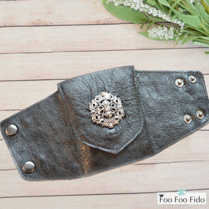 Wrist Wallet Cuff in Black Leather with Concho